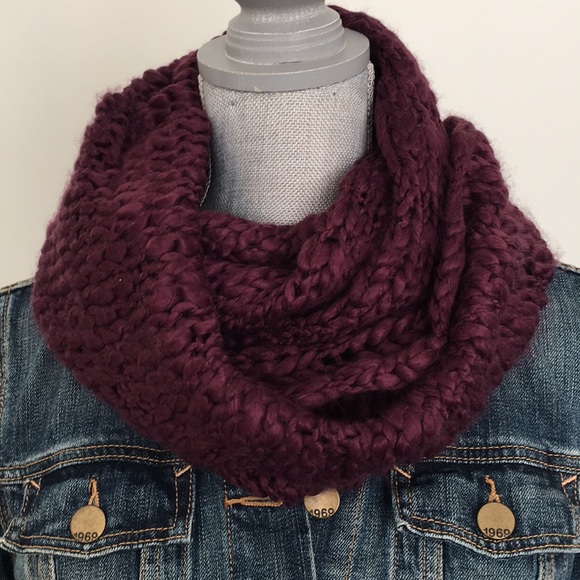 NWT H&M Burgundy Nubby Yarn Infinity Knit Snood Scarf, 24" x 15" ♥️ - Picture 4 of 12
